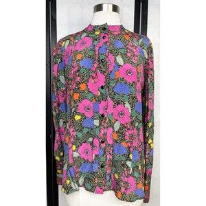 Hunter Bell Women’s Button Down Blouse. Size: M